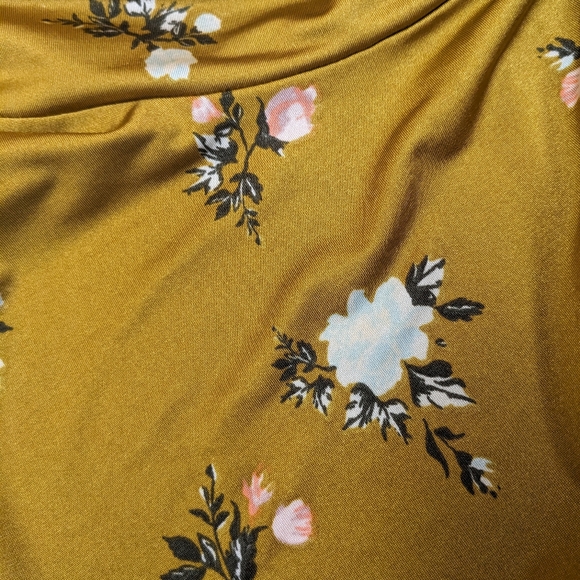 Urban Outfitters V Neck Tank Top - Picture 2 of 7